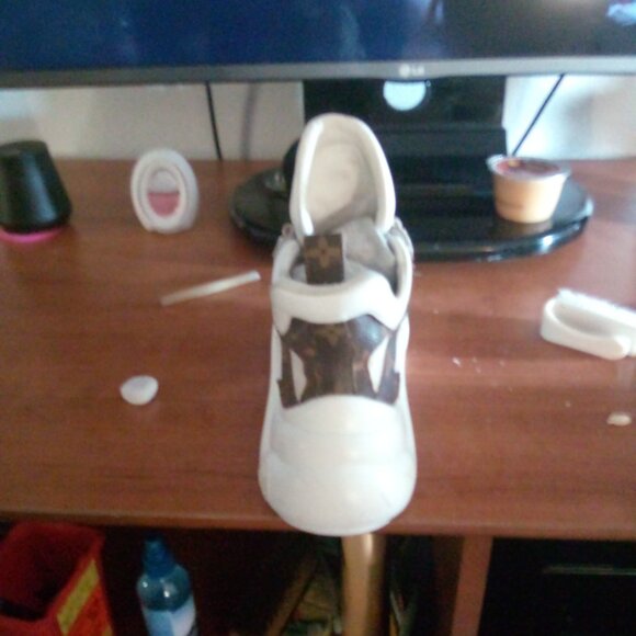 Louis Vuitton shoes - Picture 1 of 4